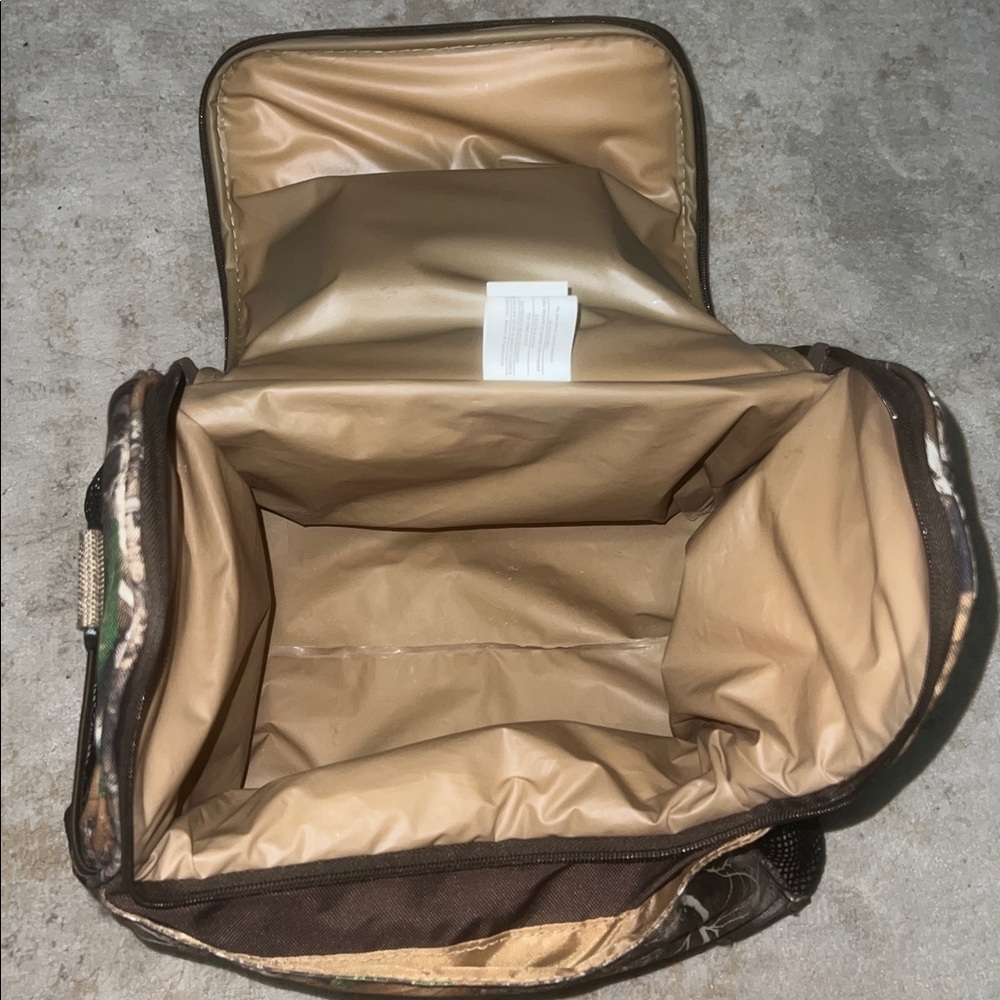 Igloo 18 Can Laguna Soft Sided Cooler Bag, Realtree™ Brown Camo - Picture 5 of 12